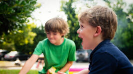 děti hřiště people-2594456 960 720